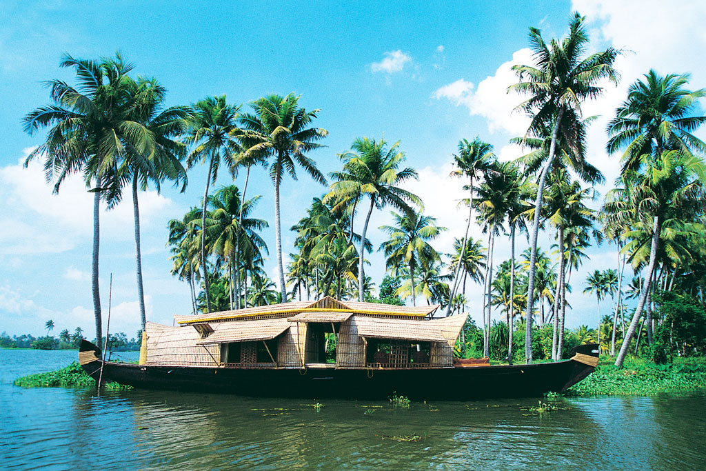 Luxury Backwater Houseboat, Kerala